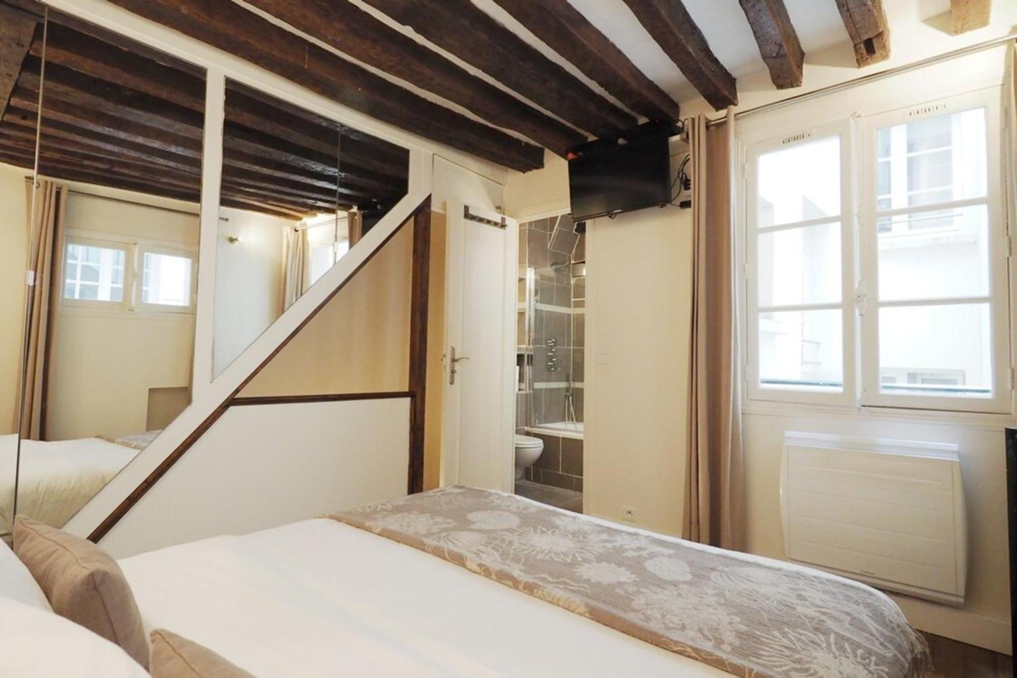 Louvre Parisian Duplex Apartment Exterior photo