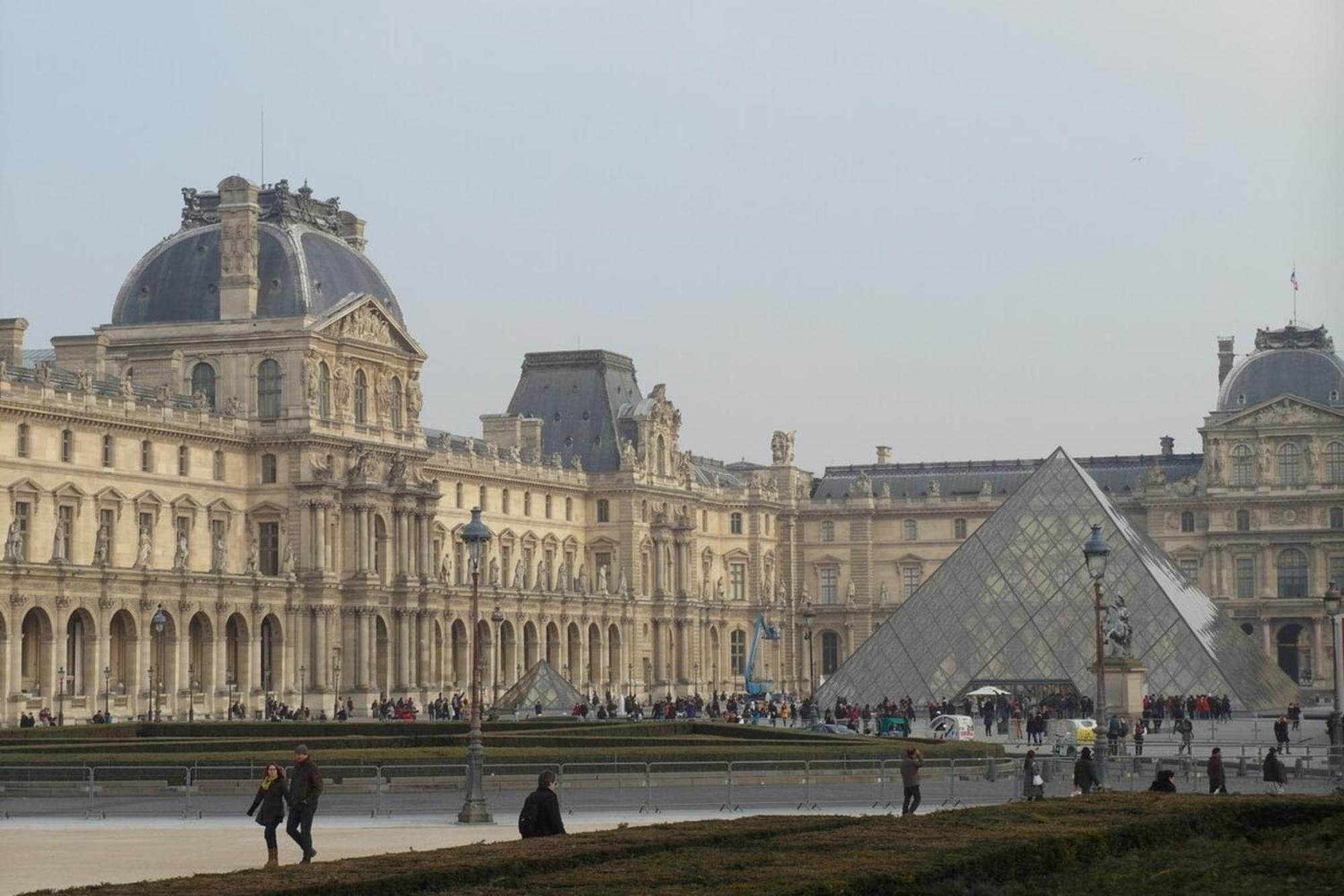 Louvre Parisian Duplex Apartment Exterior photo